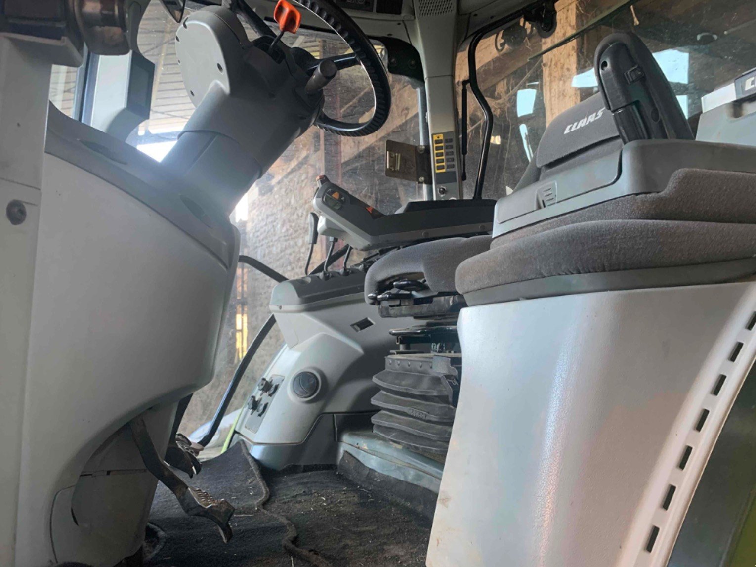 Traktor typu CLAAS ARION 530 T4I CIS, Gebrauchtmaschine v ORLEIX (Obrázek 10)