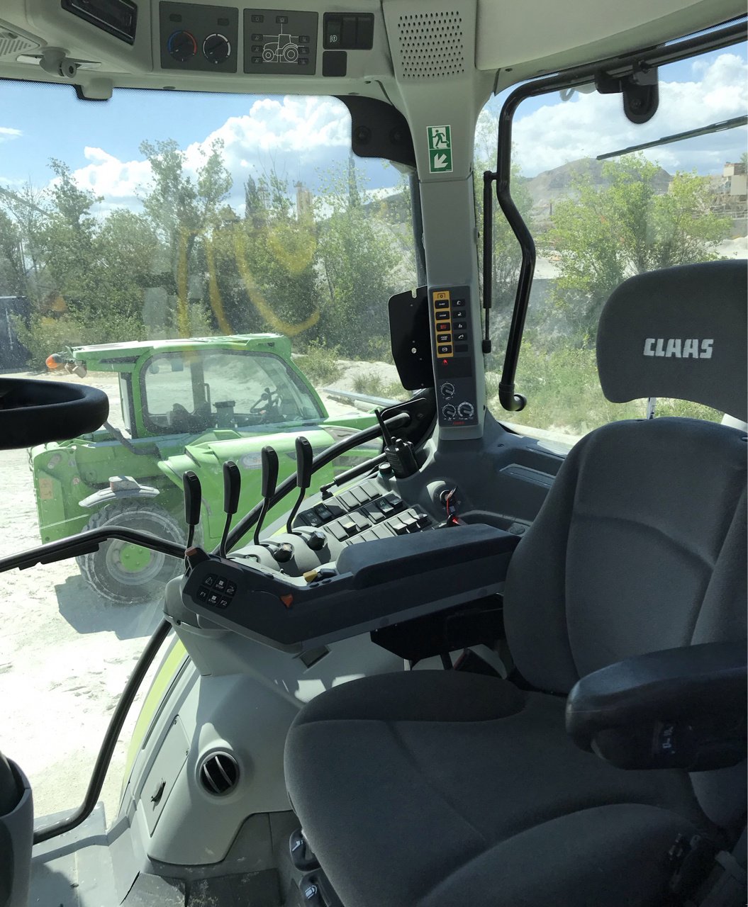 Traktor типа CLAAS ARION 530, Gebrauchtmaschine в MORLHON LE HAUT (Фотография 10)