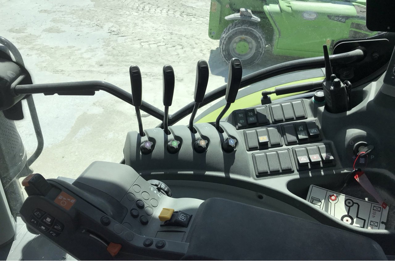 Traktor типа CLAAS ARION 530, Gebrauchtmaschine в MORLHON LE HAUT (Фотография 11)