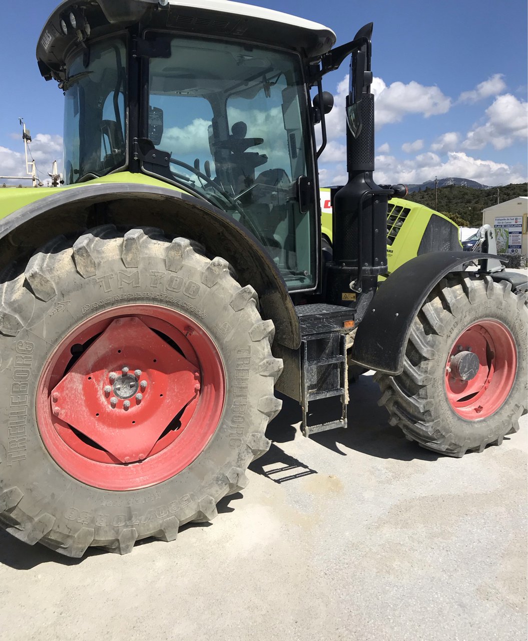 Traktor типа CLAAS ARION 530, Gebrauchtmaschine в MORLHON LE HAUT (Фотография 4)