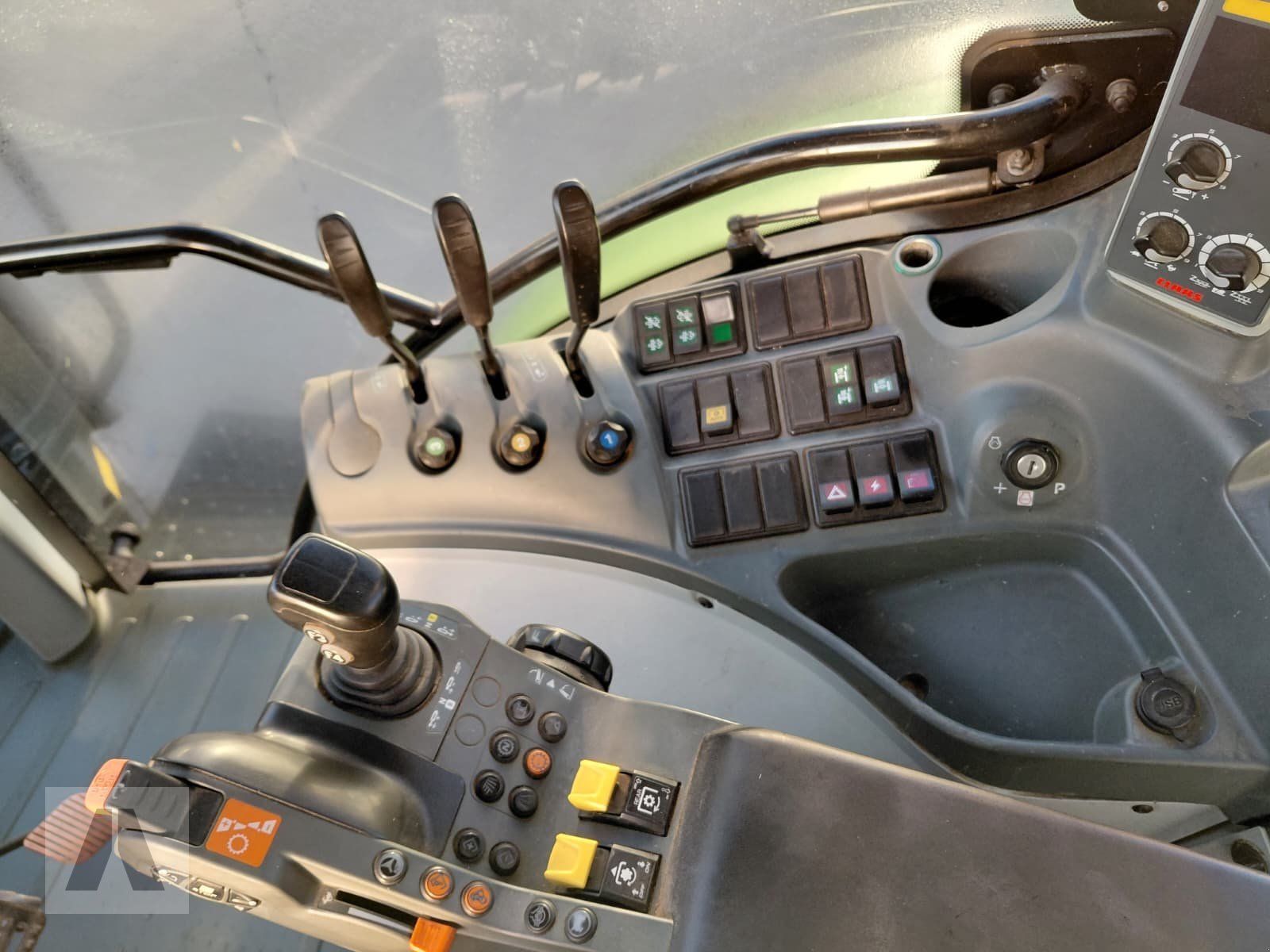 Traktor of the type CLAAS Arion 530, Gebrauchtmaschine in Regensburg (Picture 17)