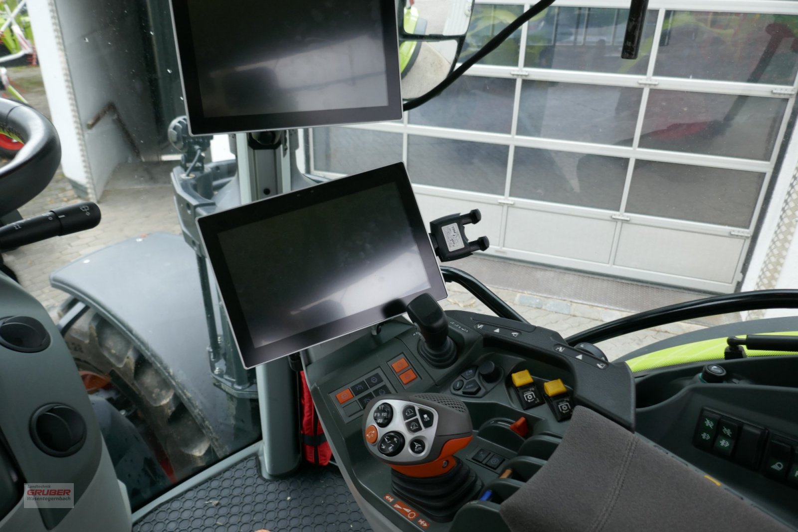 Traktor typu CLAAS Arion 550 CMATIC CEBIS mit RTK Lenksystem, Gebrauchtmaschine v Dorfen (Obrázek 10)