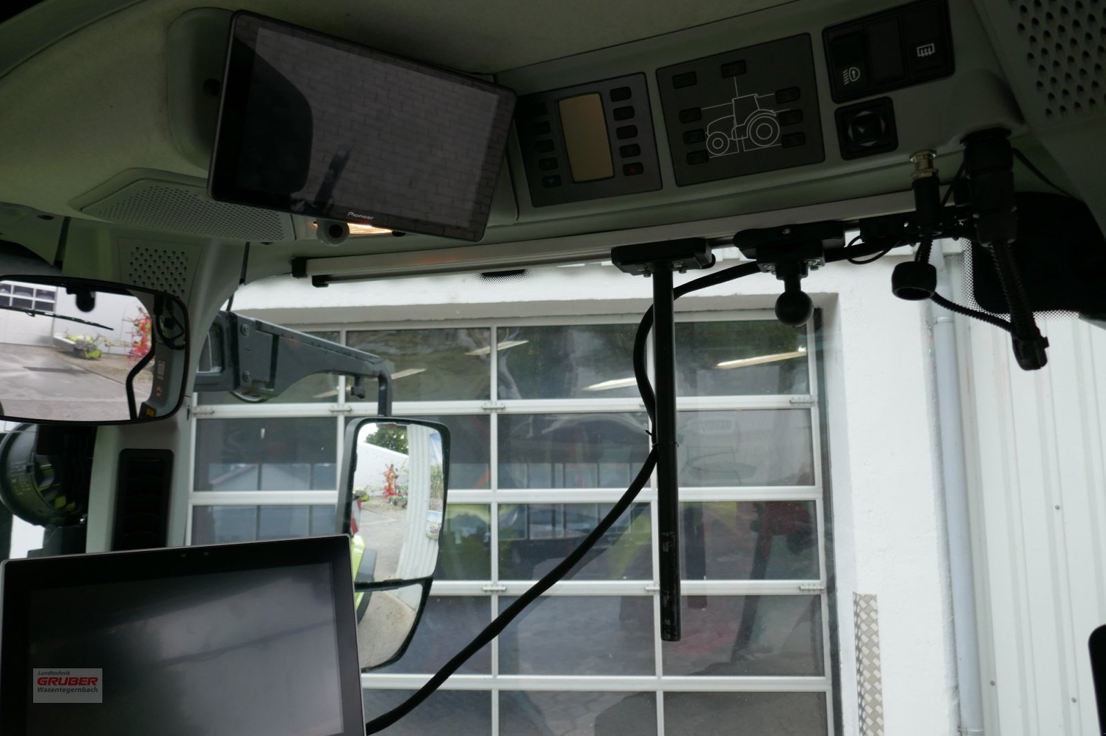 Traktor typu CLAAS Arion 550 CMATIC CEBIS mit RTK Lenksystem, Gebrauchtmaschine v Dorfen (Obrázek 11)