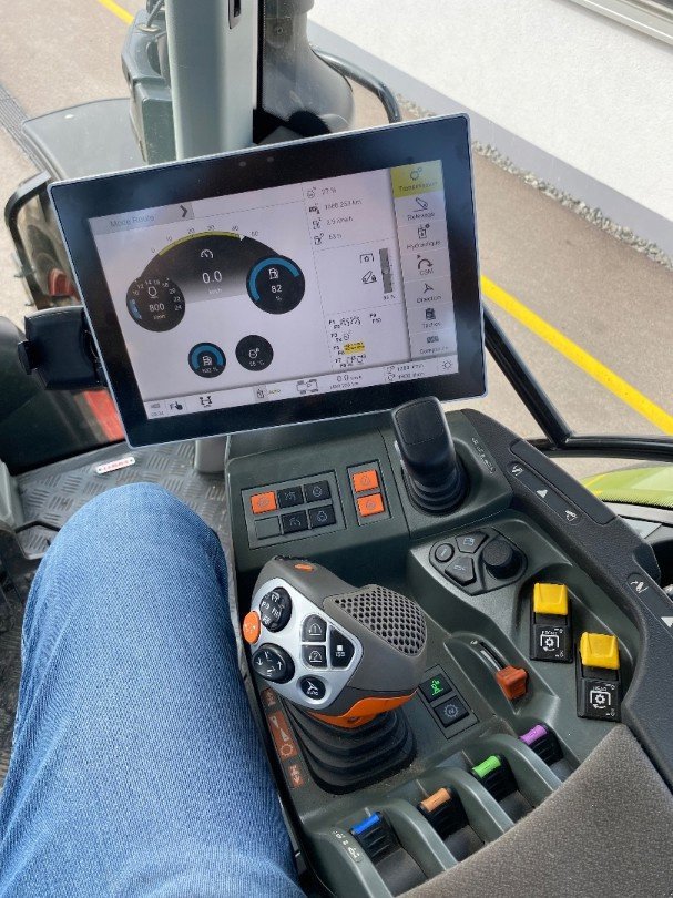 Traktor des Typs CLAAS ARION 550 CMATIC CEBIS, Ausstellungsmaschine in Domdidier (Bild 5)