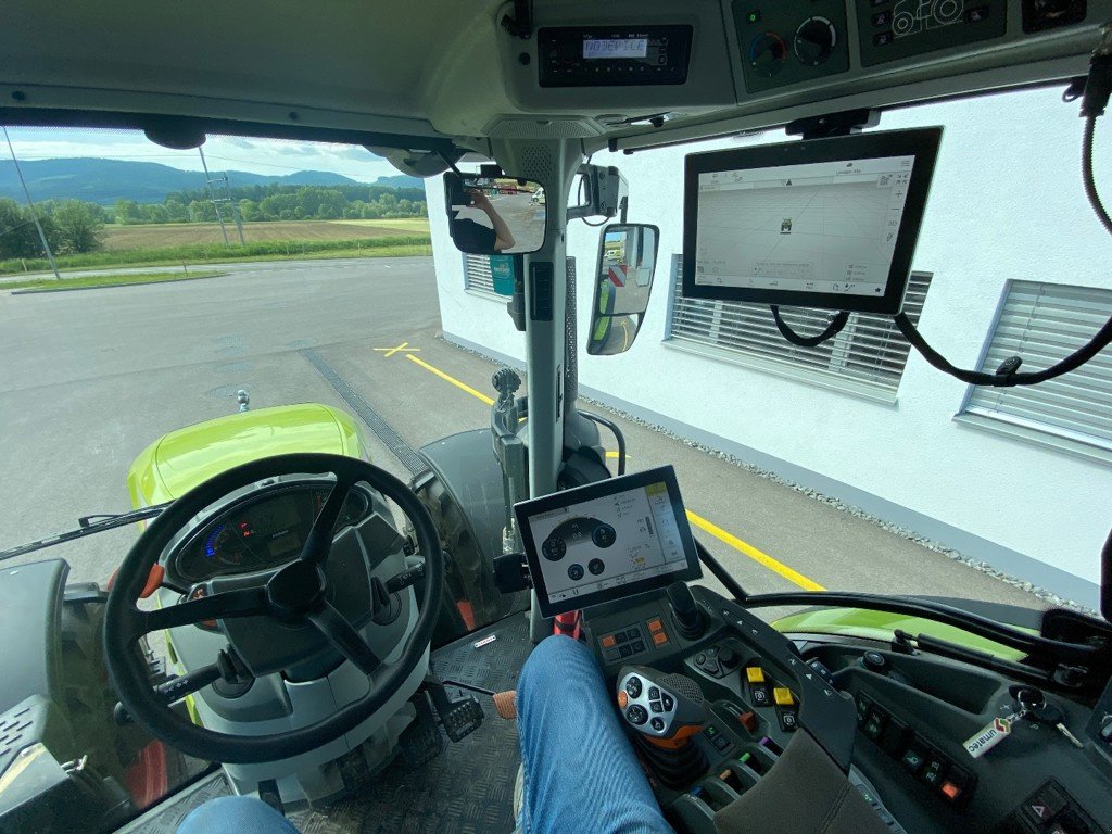 Traktor des Typs CLAAS ARION 550 CMATIC CEBIS, Ausstellungsmaschine in Domdidier (Bild 7)