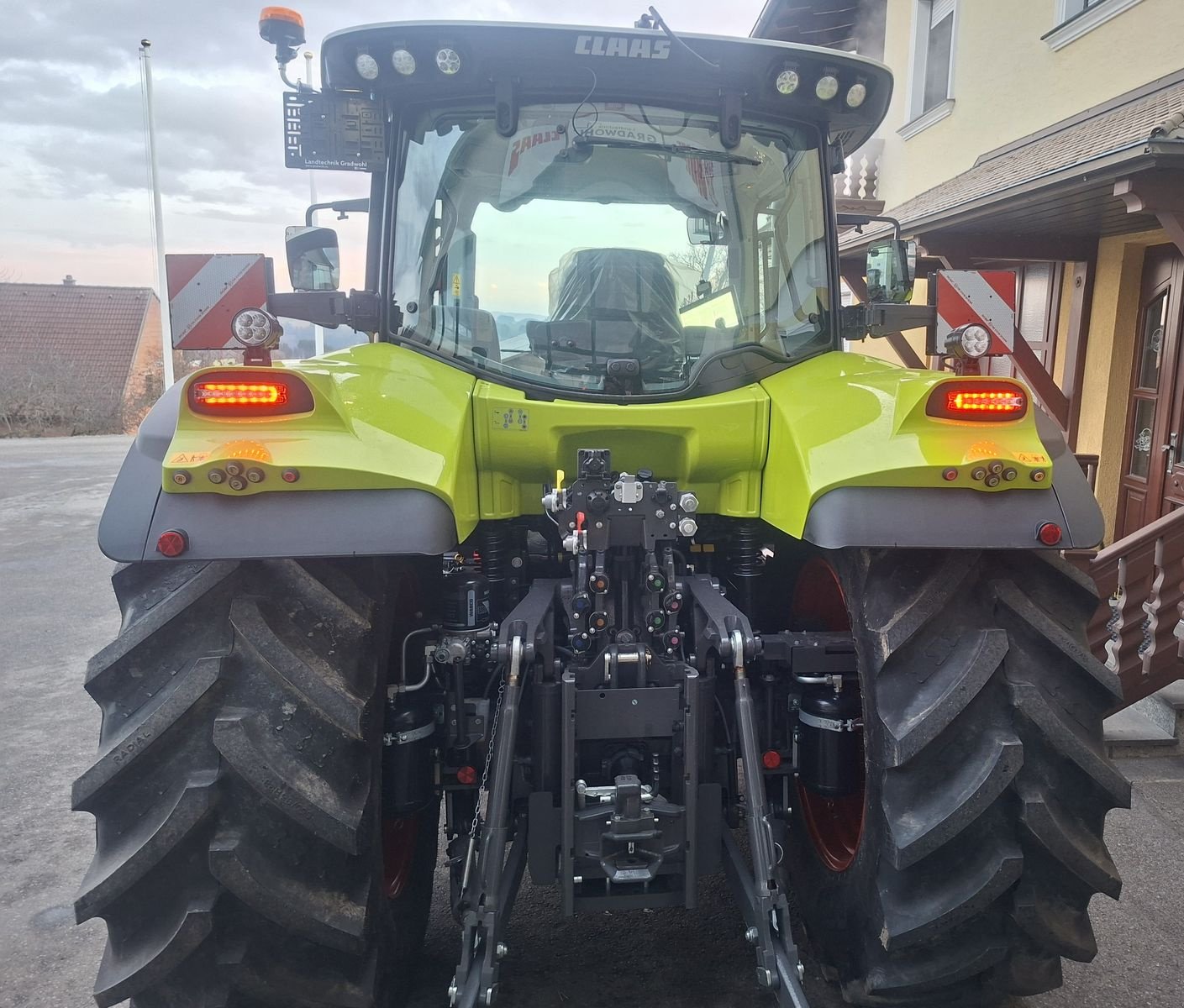 Traktor des Typs CLAAS Arion 550 CMATIC CEBIS, Neumaschine in Hollenthon (Bild 4)