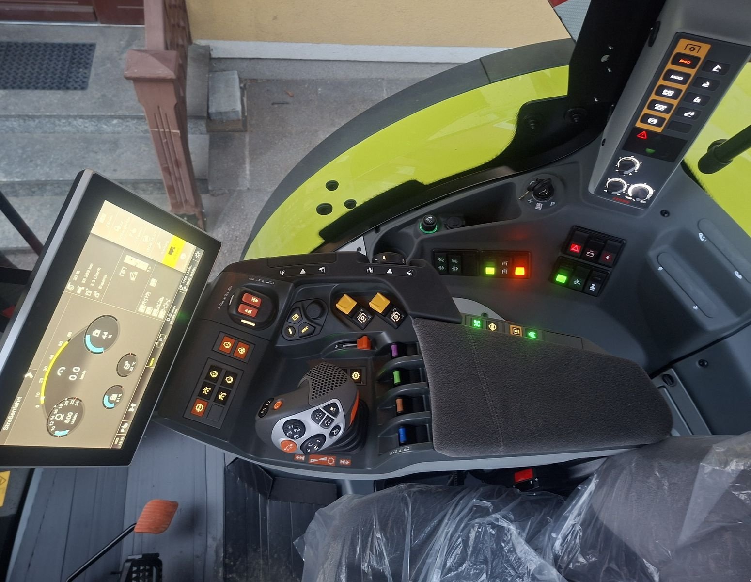 Traktor des Typs CLAAS Arion 550 CMATIC CEBIS, Neumaschine in Hollenthon (Bild 7)