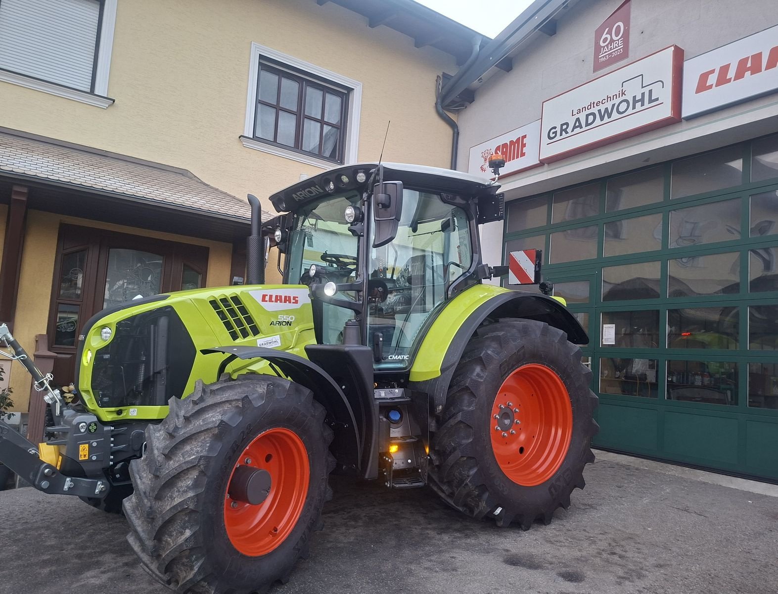 Traktor des Typs CLAAS Arion 550 CMATIC CEBIS, Neumaschine in Hollenthon (Bild 2)