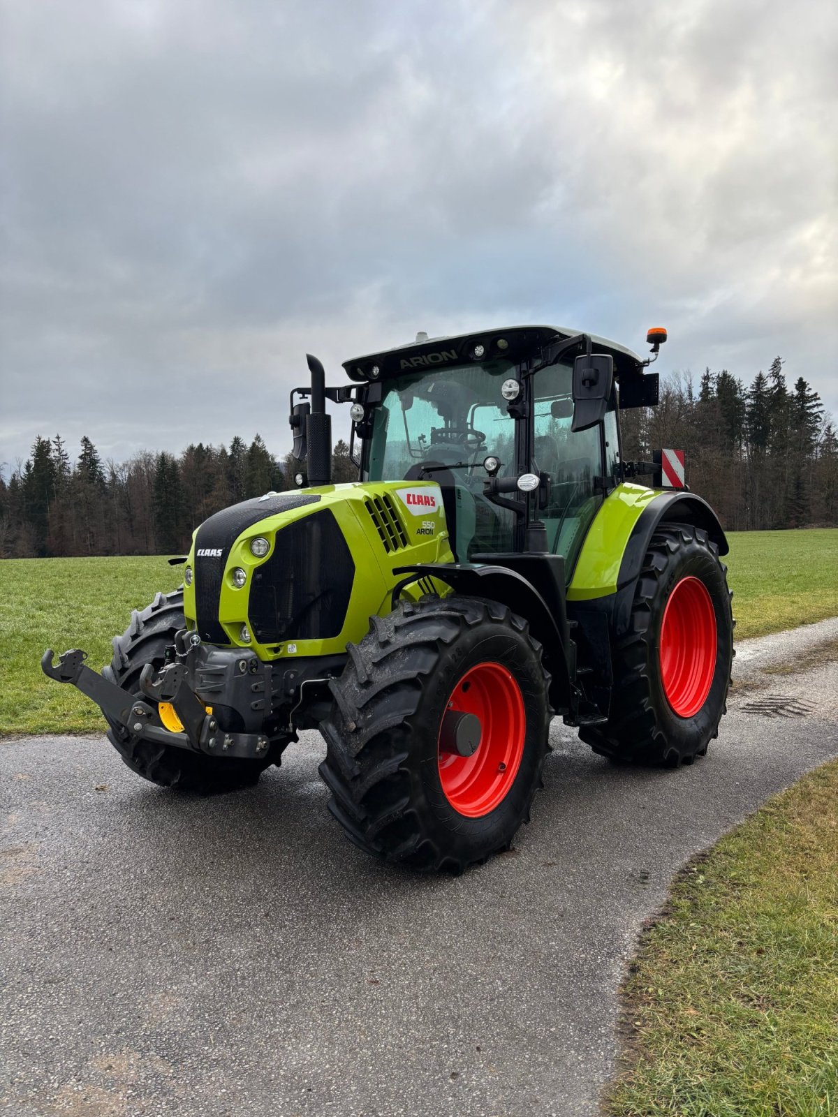Traktor des Typs CLAAS Arion 550 Cmatic, Gebrauchtmaschine in Elixhausen (Bild 1)