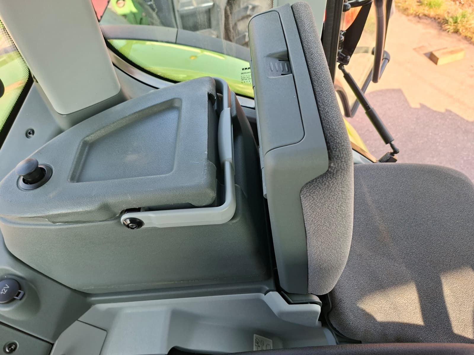 Traktor tip CLAAS Arion 570 CMATIC CEBIS, Gebrauchtmaschine in Mistelbach (Poză 18)