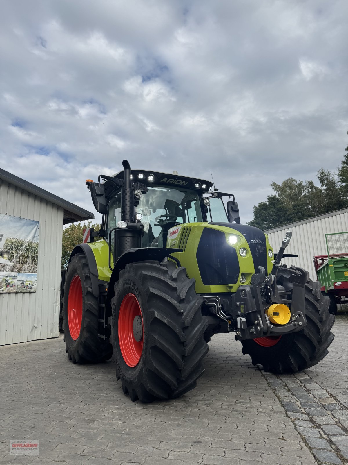 Traktor des Typs CLAAS ARION 570 CMATIC CEBIS, Neumaschine in Dorfen (Bild 2)