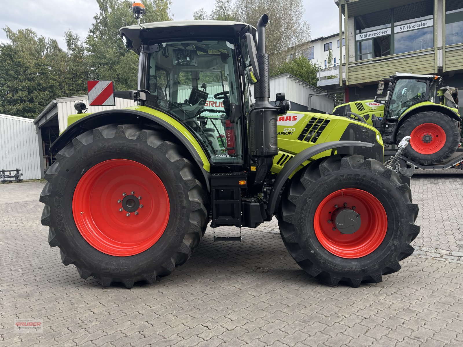 Traktor des Typs CLAAS ARION 570 CMATIC CEBIS, Neumaschine in Dorfen (Bild 3)