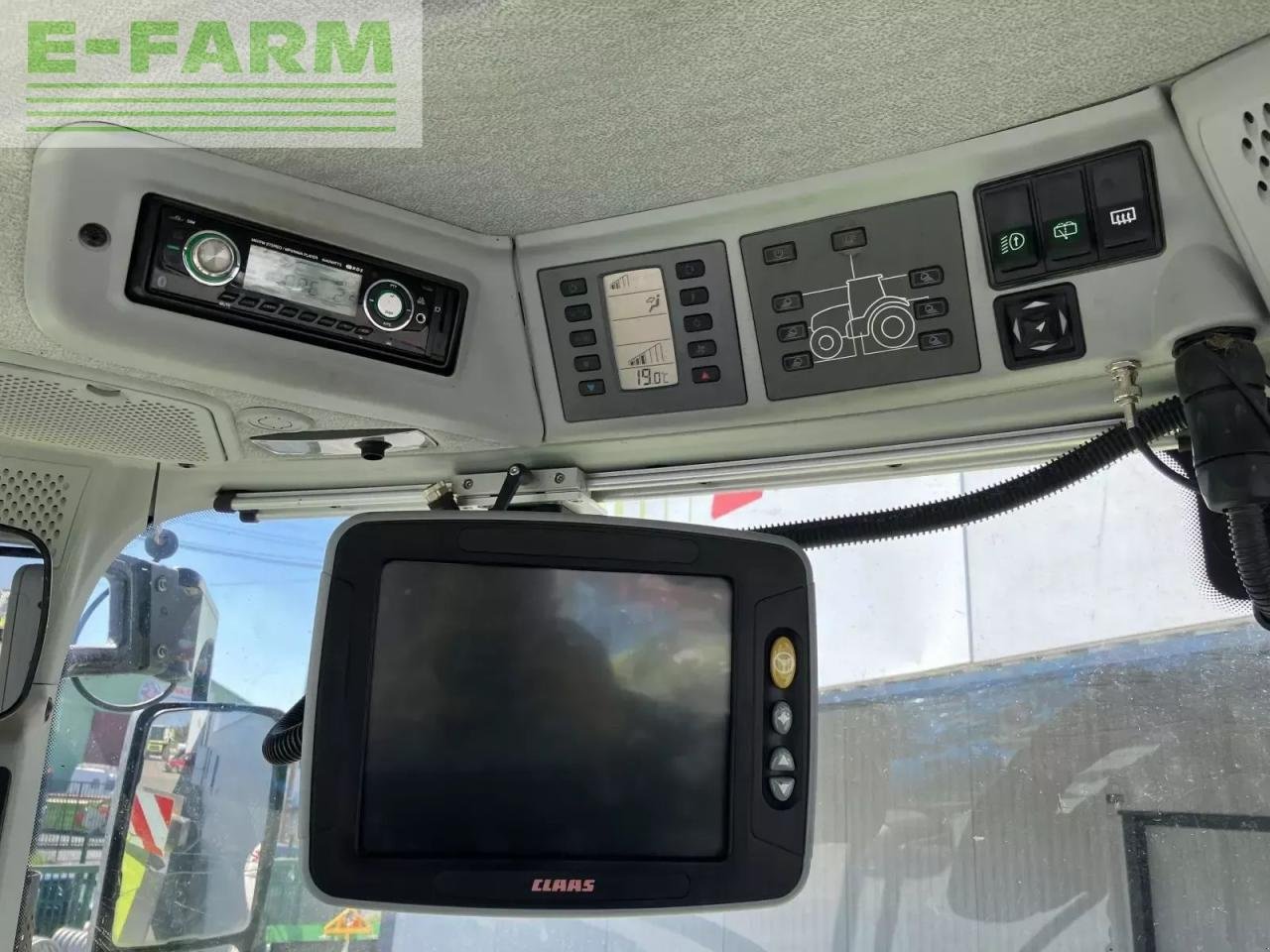 Traktor des Typs CLAAS arion 610 c-matic + s10, Gebrauchtmaschine in AILLAS (33 - GIRONDE) (Bild 7)