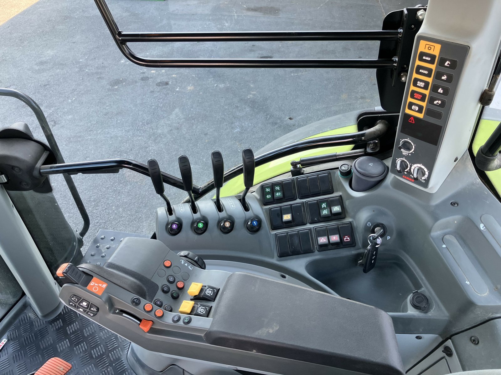 Traktor typu CLAAS ARION 610 CIS + PDF AV, Gebrauchtmaschine v CANCON (Obrázek 7)