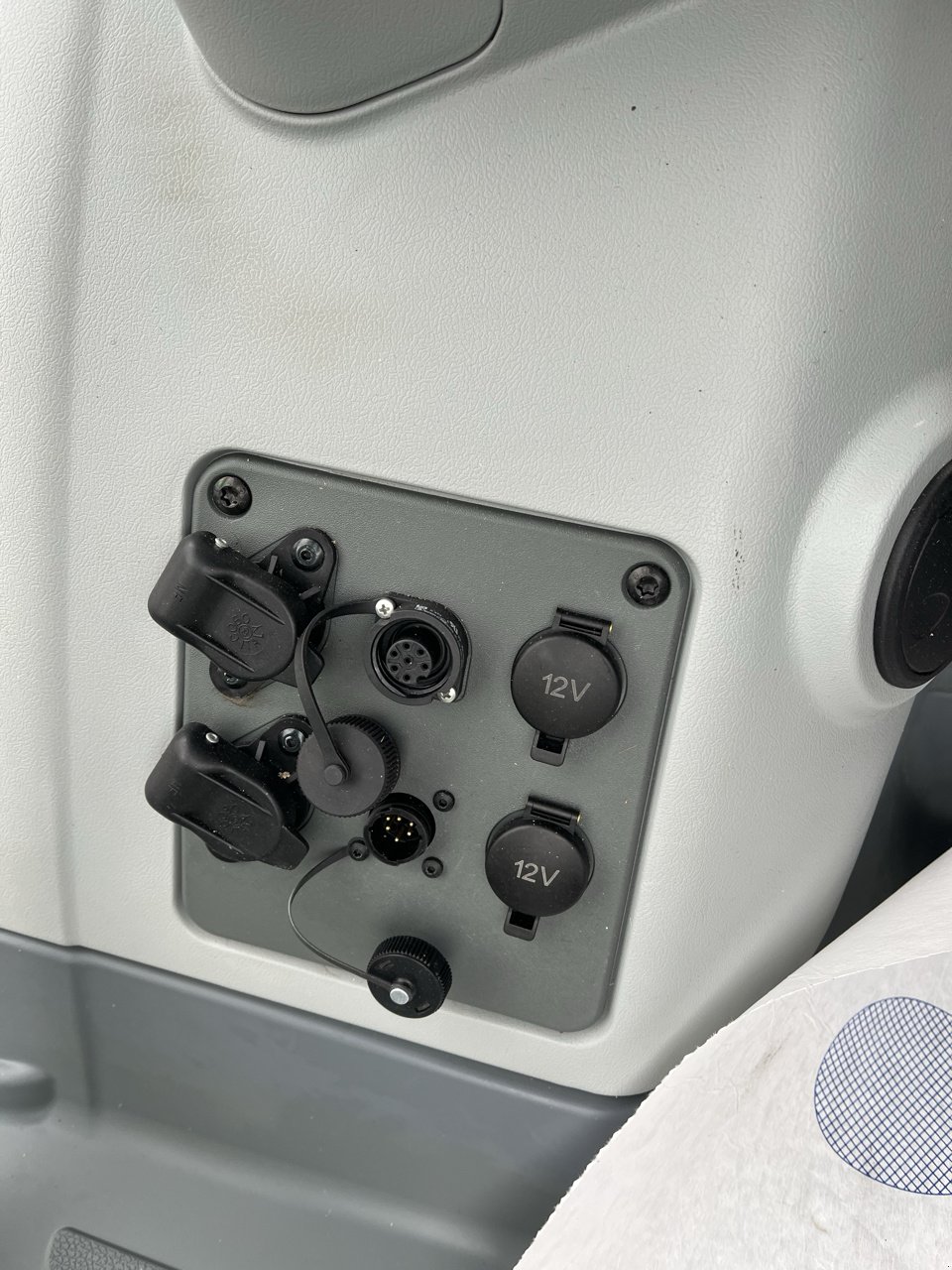 Traktor of the type CLAAS ARION 610 cis, Gebrauchtmaschine in VERT TOULON (Picture 11)