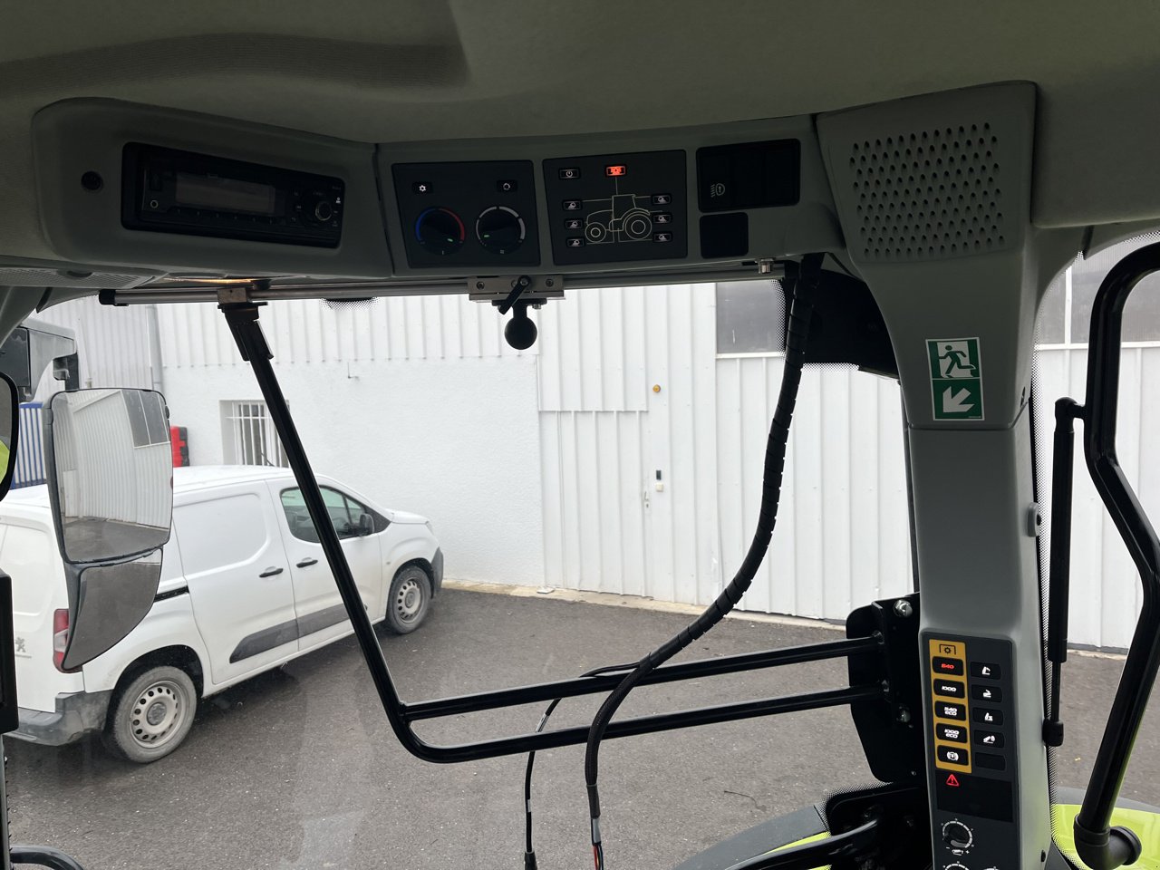 Traktor of the type CLAAS ARION 610 cis, Gebrauchtmaschine in VERT TOULON (Picture 10)