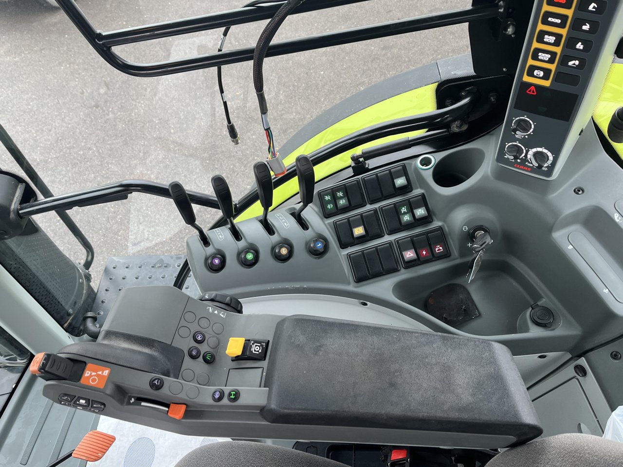 Traktor of the type CLAAS ARION 610 cis, Gebrauchtmaschine in VERT TOULON (Picture 9)