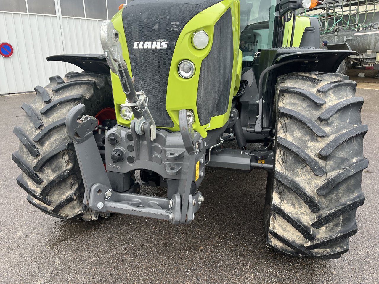 Traktor of the type CLAAS ARION 610 cis, Gebrauchtmaschine in VERT TOULON (Picture 4)
