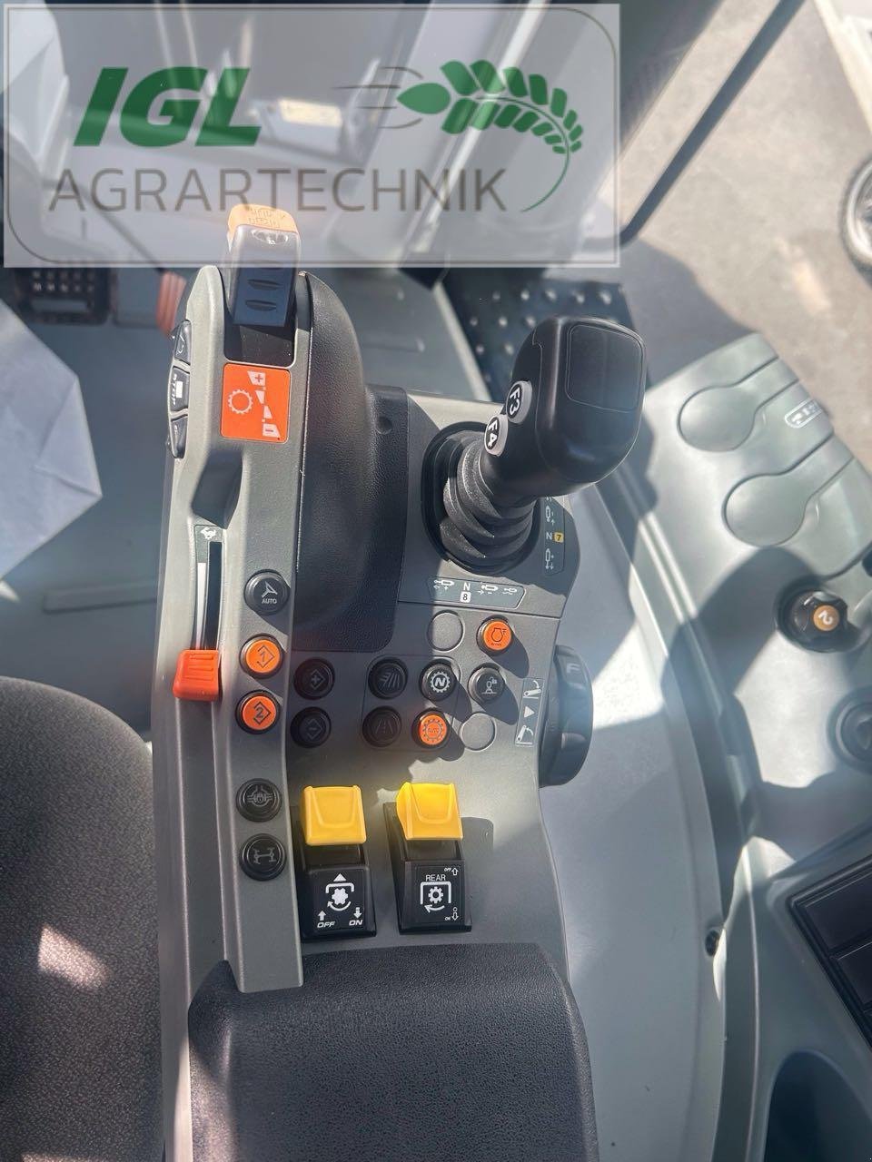 Traktor del tipo CLAAS Arion 610 Hexashift, Gebrauchtmaschine In Nabburg (Immagine 9)
