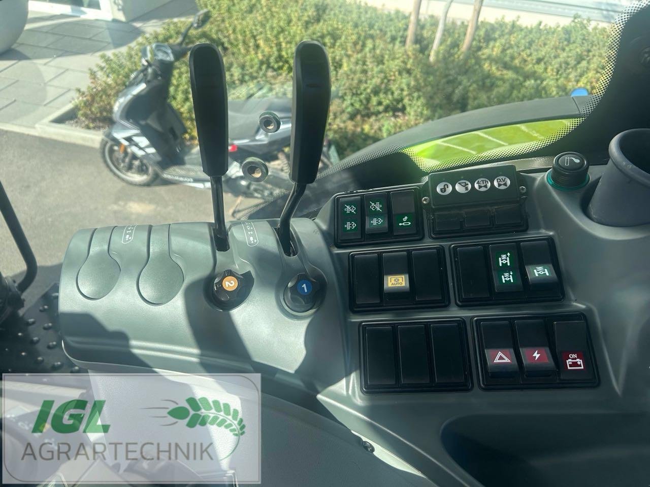 Traktor del tipo CLAAS Arion 610 Hexashift, Gebrauchtmaschine In Nabburg (Immagine 11)