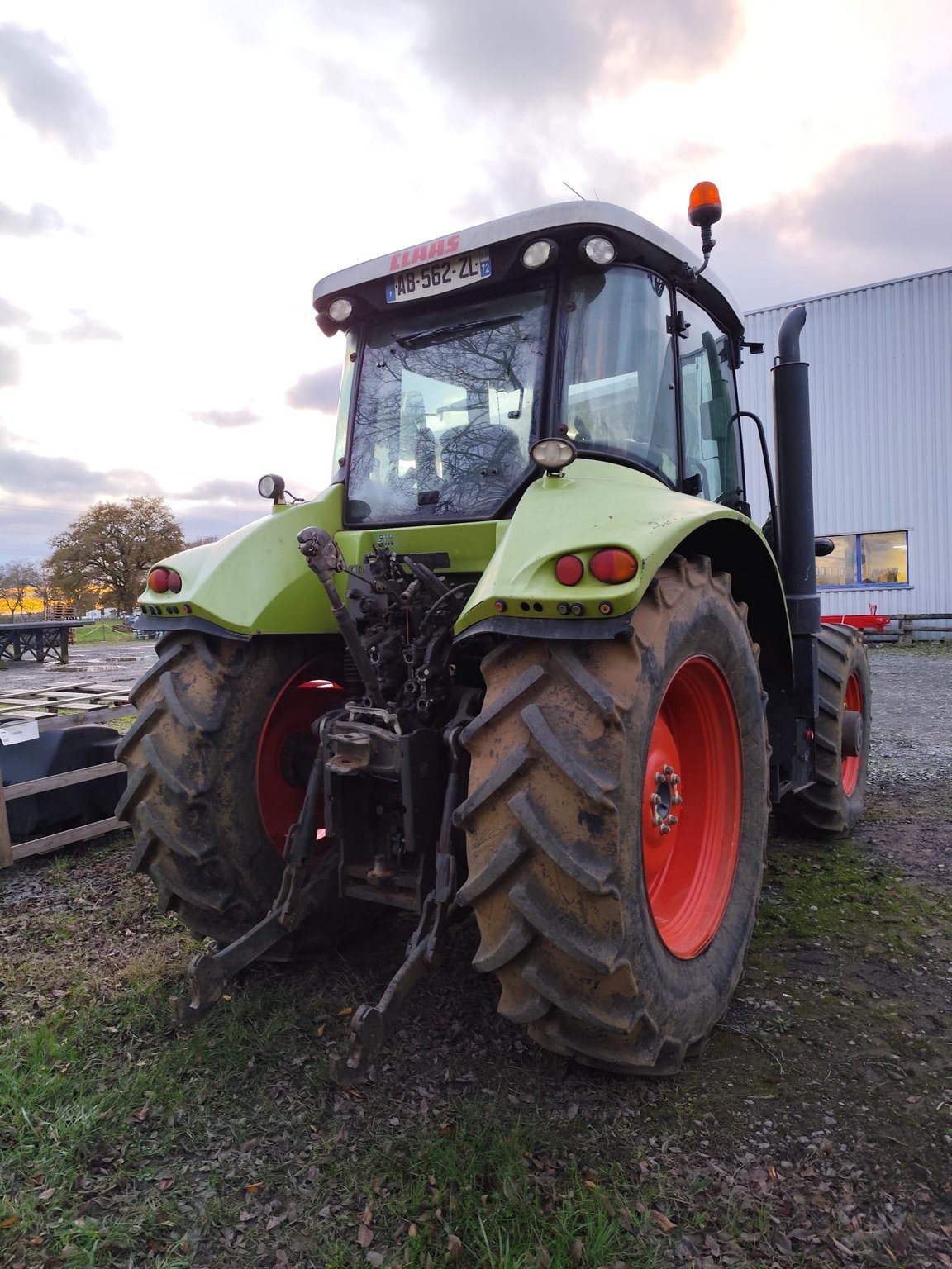 Traktor du type CLAAS ARION 610, Gebrauchtmaschine en Le Horps (Photo 2)