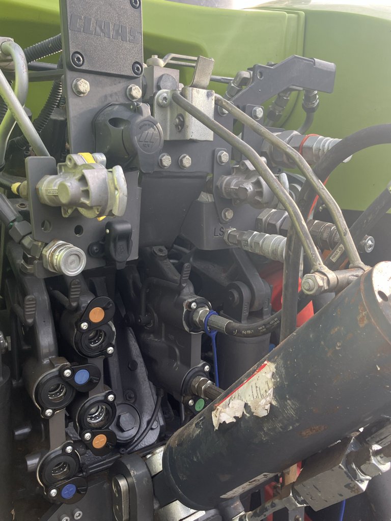 Traktor del tipo CLAAS ARION 610, Gebrauchtmaschine en MORLHON LE HAUT (Imagen 8)