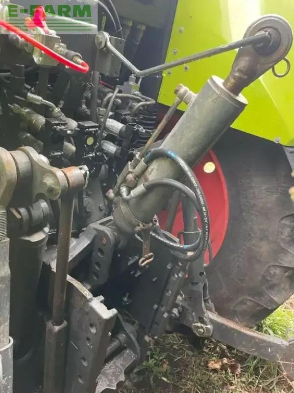 Traktor des Typs CLAAS arion 620 c C, Gebrauchtmaschine in SAINTE-GENEVIÈVE-SUR-ARGENCE (Bild 4)