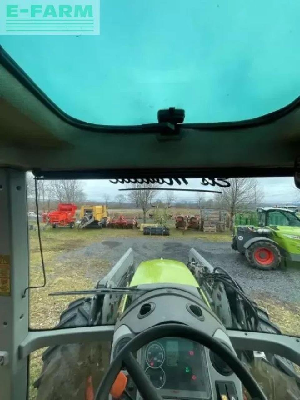 Traktor des Typs CLAAS arion 620 c C, Gebrauchtmaschine in SAINTE-GENEVIÈVE-SUR-ARGENCE (Bild 5)