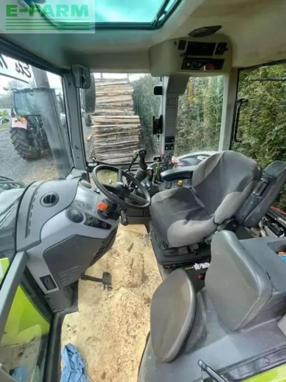 Traktor des Typs CLAAS arion 620 c C, Gebrauchtmaschine in SAINTE-GENEVIÈVE-SUR-ARGENCE (Bild 7)
