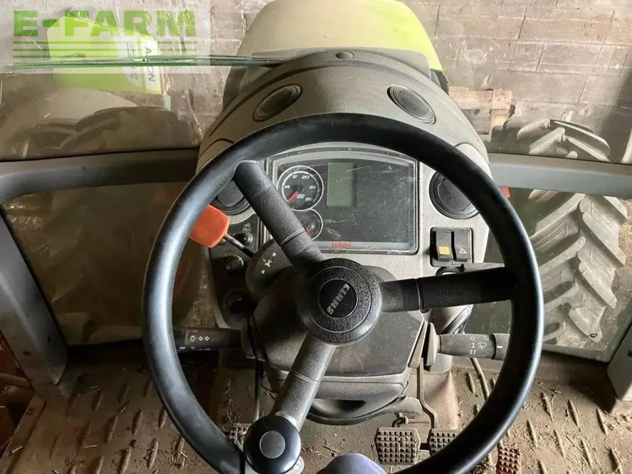 Traktor typu CLAAS arion 620 c C, Gebrauchtmaschine w SAINTE-GENEVIÈVE-SUR-ARGENCE (Zdjęcie 4)