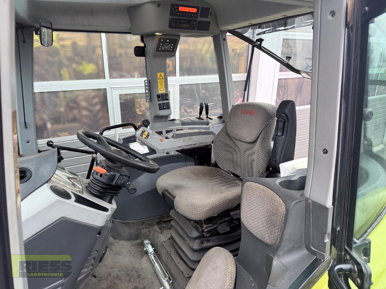 Traktor του τύπου CLAAS ARION 620 CEBIS A19  MX T414, Gebrauchtmaschine σε Homberg/Ohm - Maulbach (Φωτογραφία 4)