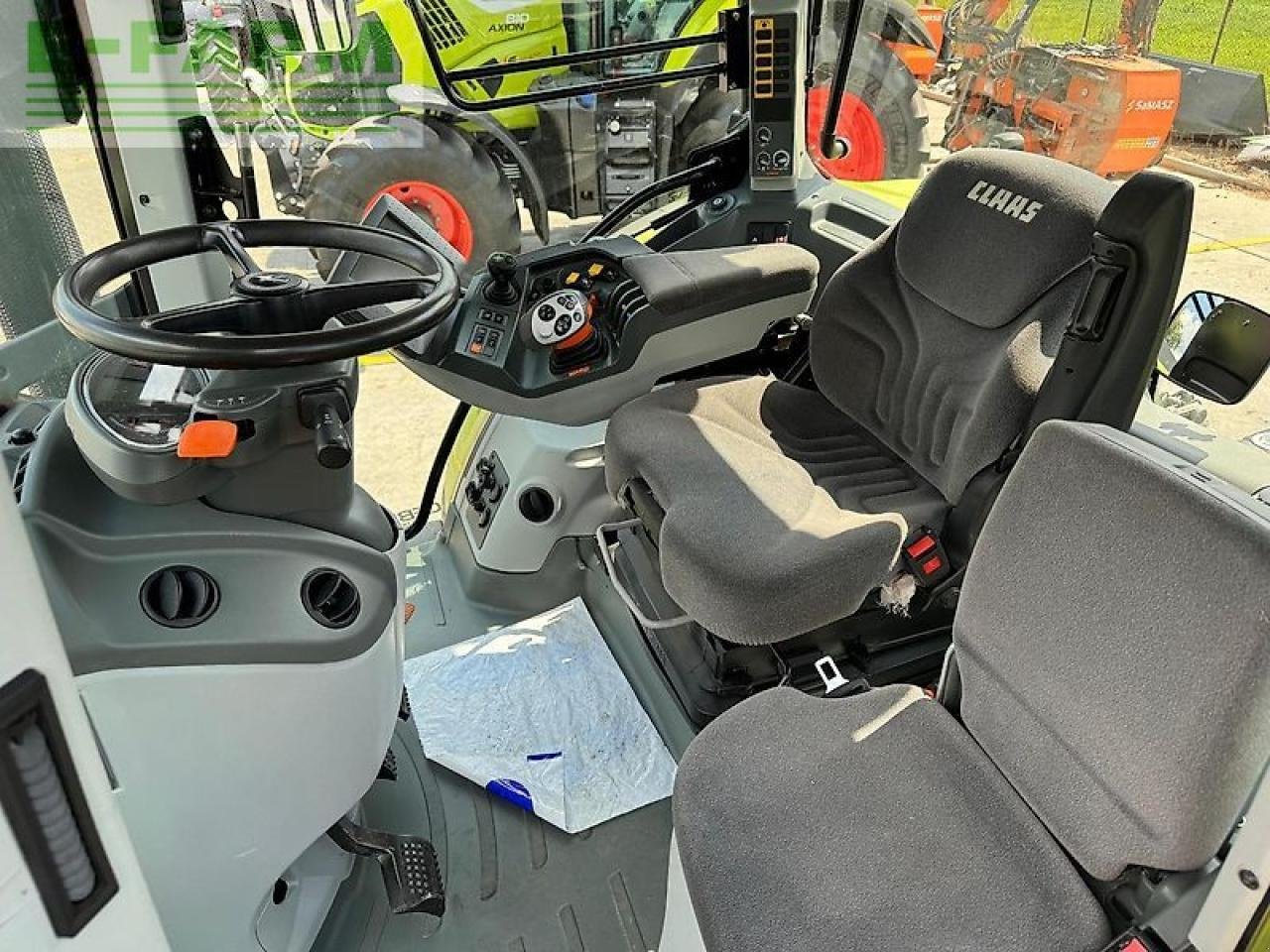 Traktor typu CLAAS arion 620 cebis hexa-shift, Gebrauchtmaschine w CHOROSZCZ (Zdjęcie 6)