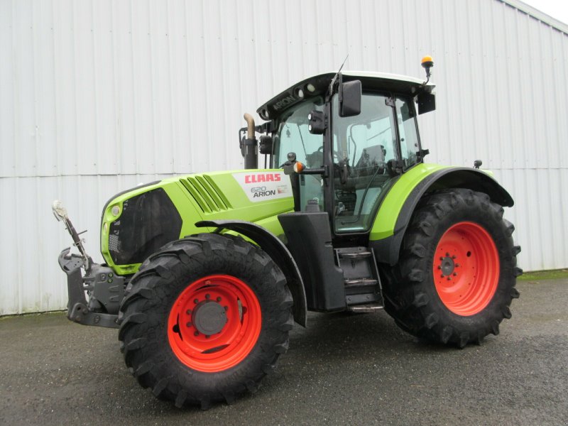 Traktor del tipo CLAAS ARION 620 CEBIS T4I, Gebrauchtmaschine en PLOUIGNEAU (Imagen 1)
