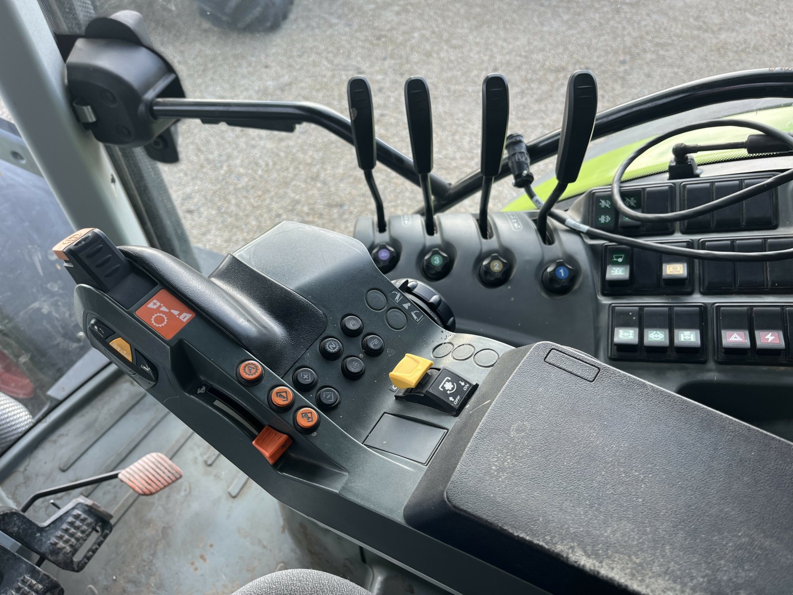 Traktor tip CLAAS ARION 620 CIS HEXACTIV, Gebrauchtmaschine in PONTIVY (Poză 8)