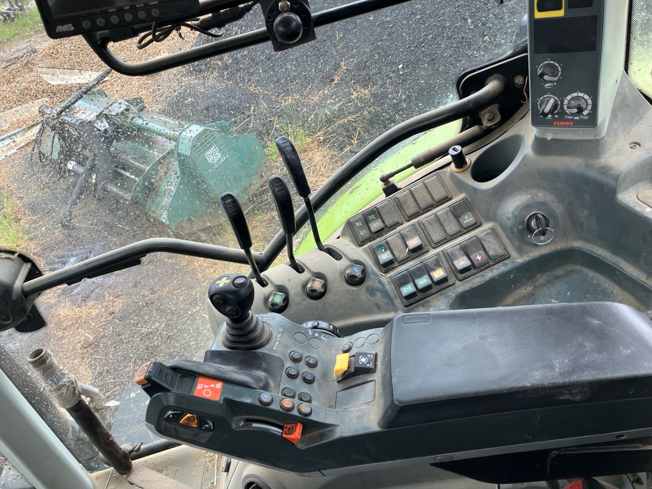 Traktor za tip CLAAS ARION 620 CIS, Gebrauchtmaschine u MORLHON LE HAUT (Slika 9)