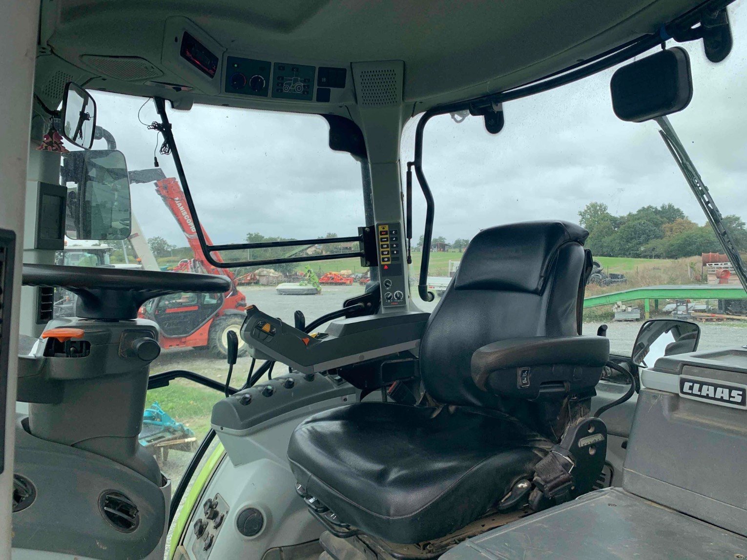 Traktor типа CLAAS ARION 620 T4I CIS, Gebrauchtmaschine в ORLEIX (Фотография 10)