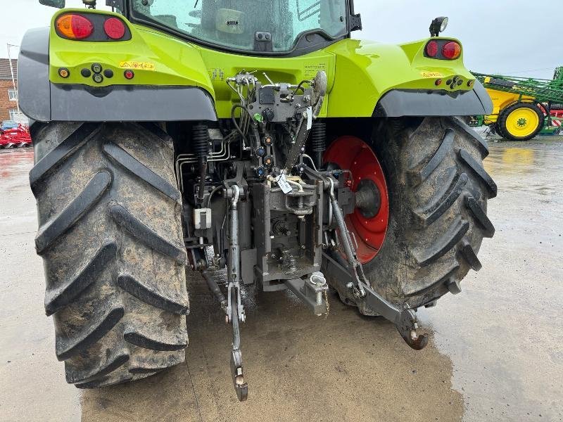 Traktor del tipo CLAAS ARION 620, Gebrauchtmaschine en Richebourg (Imagen 5)