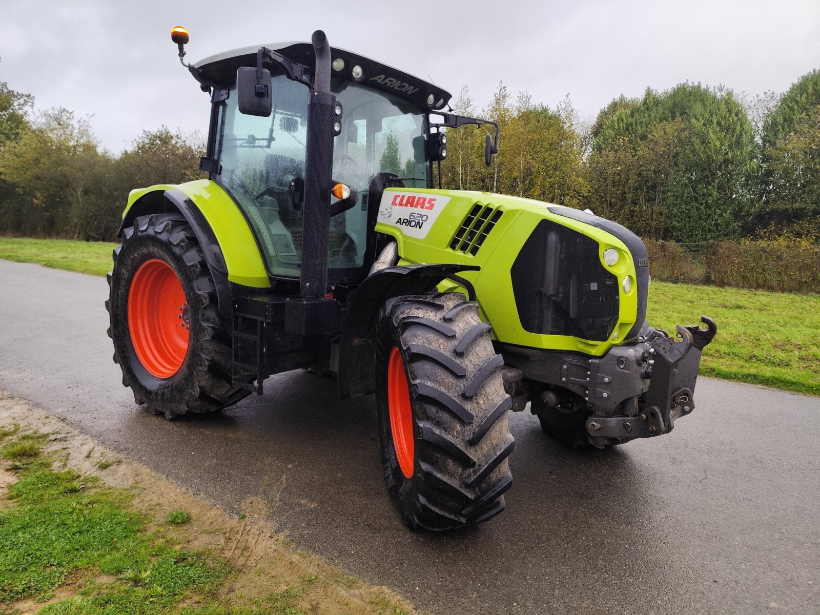 Traktor des Typs CLAAS ARION 620, Gebrauchtmaschine in Le Horps (Bild 5)