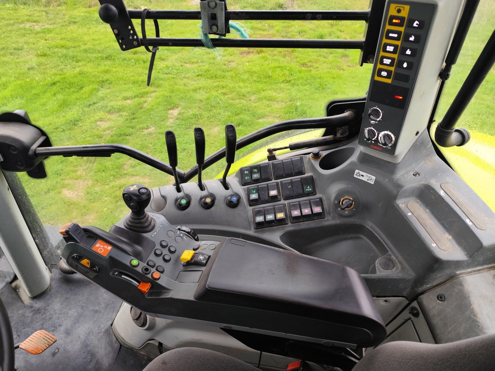 Traktor typu CLAAS ARION 620, Gebrauchtmaschine v Le Horps (Obrázok 7)