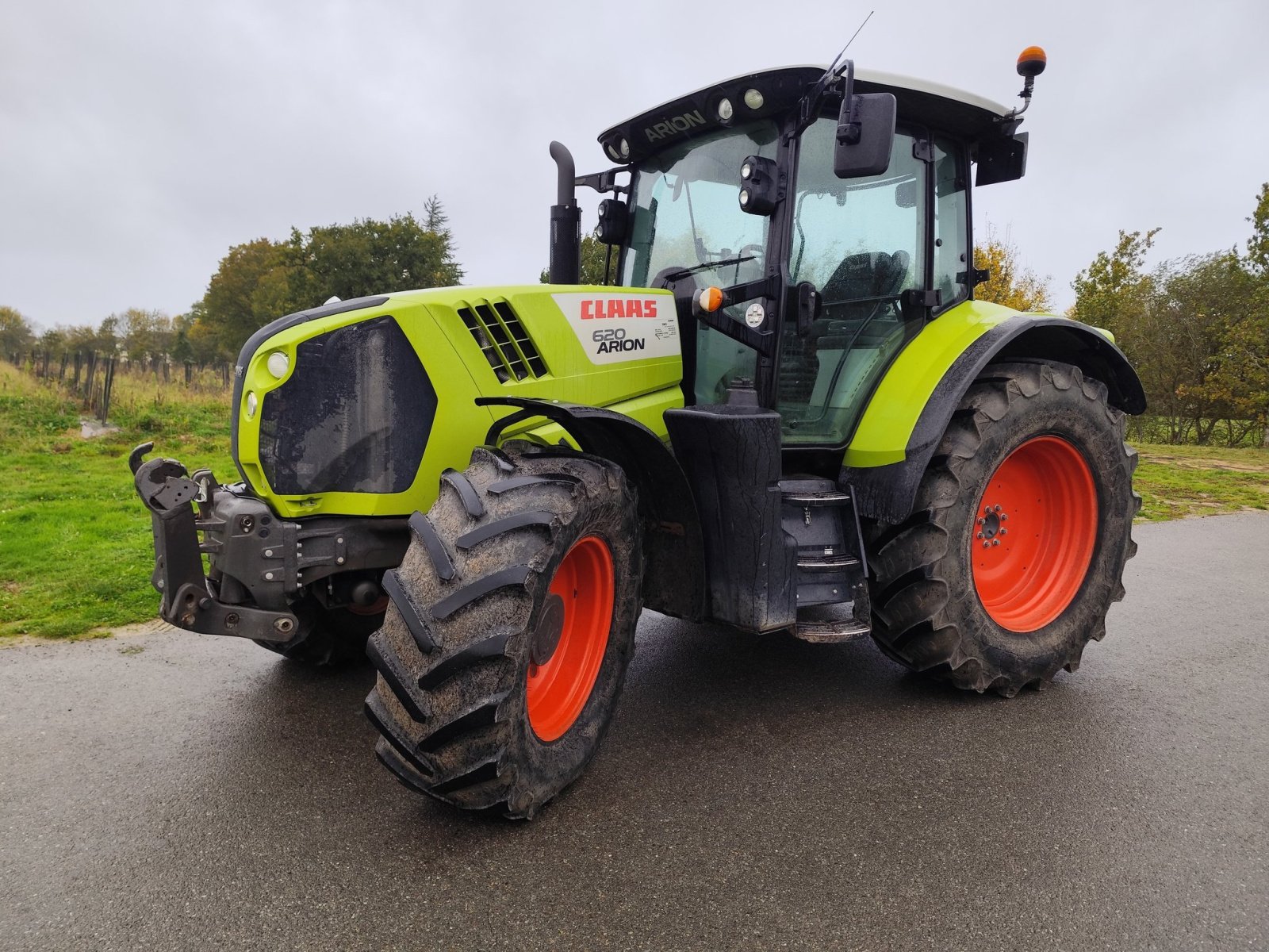Traktor des Typs CLAAS ARION 620, Gebrauchtmaschine in Le Horps (Bild 1)