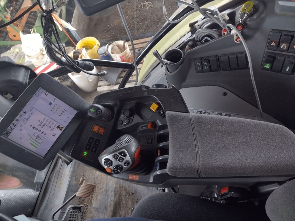 Traktor of the type CLAAS ARION 620, Gebrauchtmaschine in ENNEZAT (Picture 7)