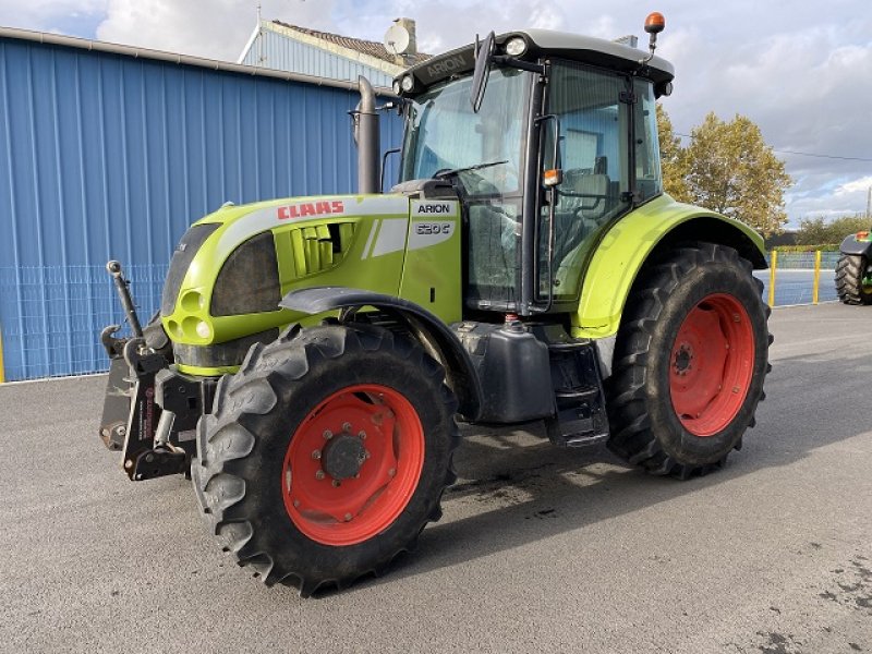 Traktor of the type CLAAS ARION 620, Gebrauchtmaschine in LE PONT CHRETIEN (Picture 1)