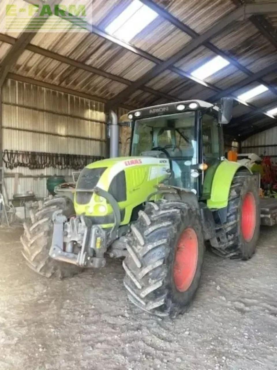Traktor Türe ait CLAAS arion 620, Gebrauchtmaschine içinde SAINTE-GENEVIÈVE-SUR-ARGENCE (resim 1)