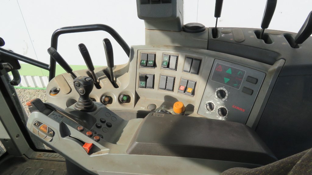 Traktor tipa CLAAS ARION 620, Gebrauchtmaschine u MORLHON LE HAUT (Slika 10)