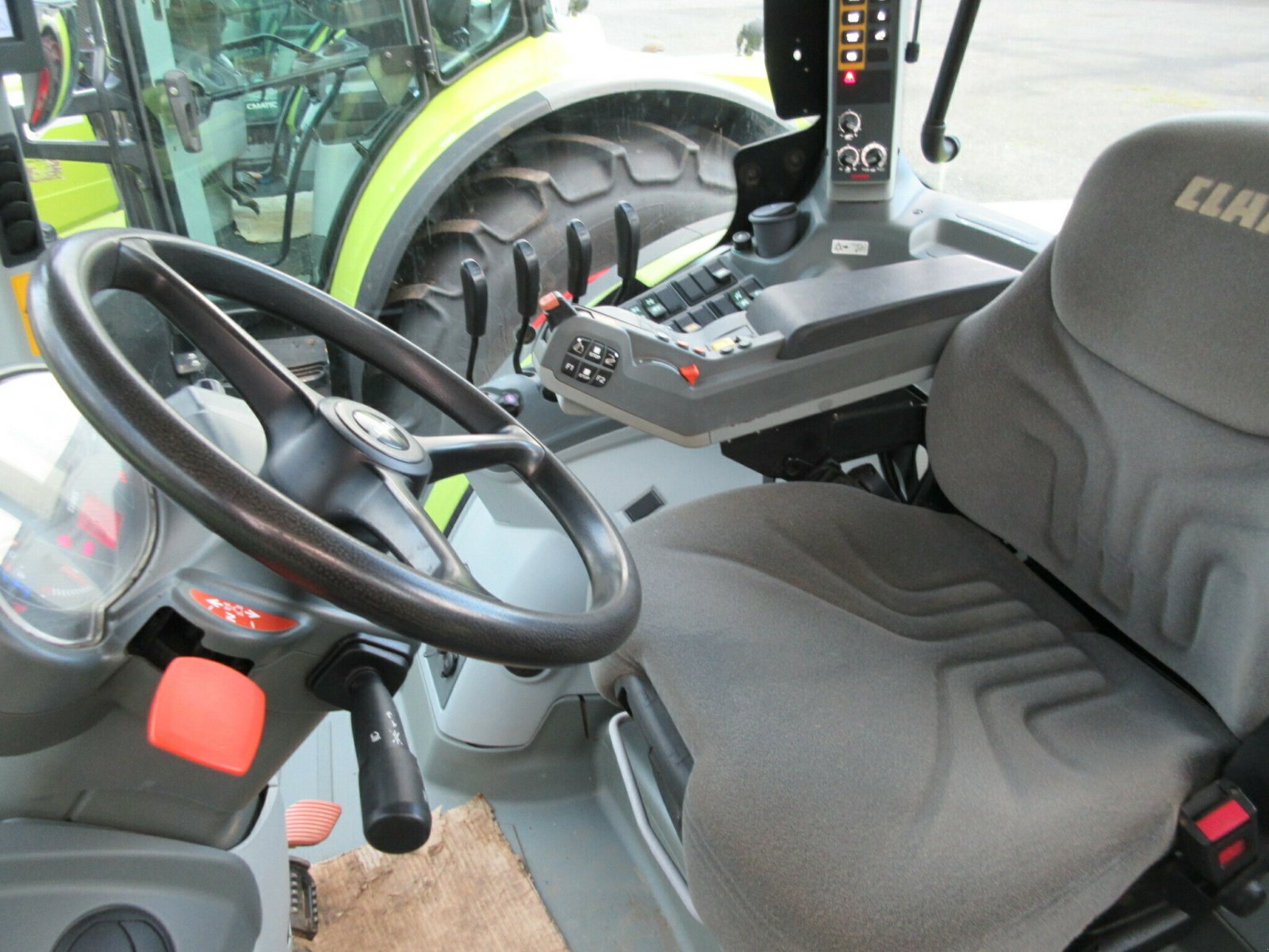 Traktor Türe ait CLAAS ARION 630 ADVANCE, Gebrauchtmaschine içinde PLOUIGNEAU (resim 9)