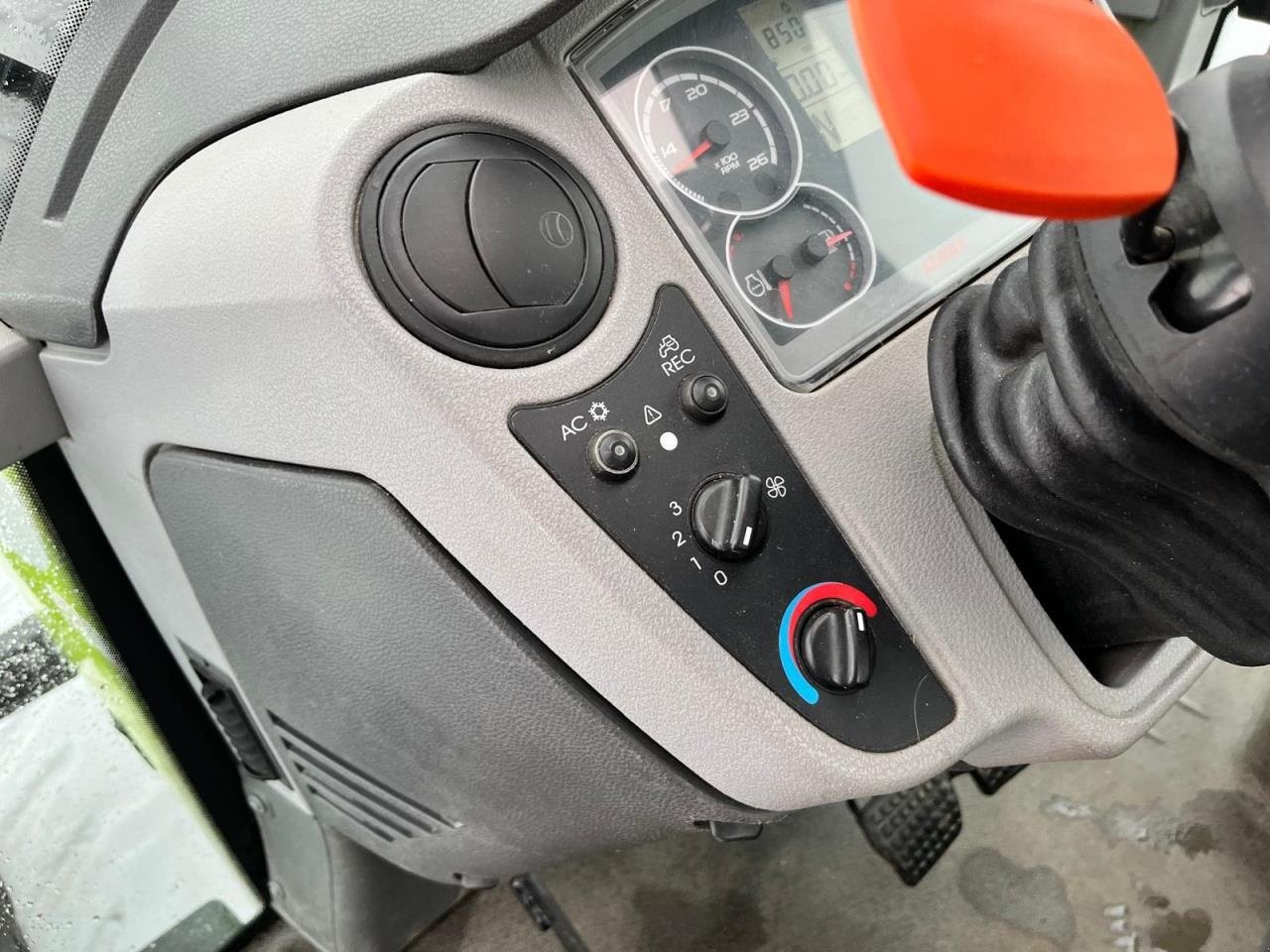 Traktor du type CLAAS ARION 630 C, Gebrauchtmaschine en Tim (Photo 13)