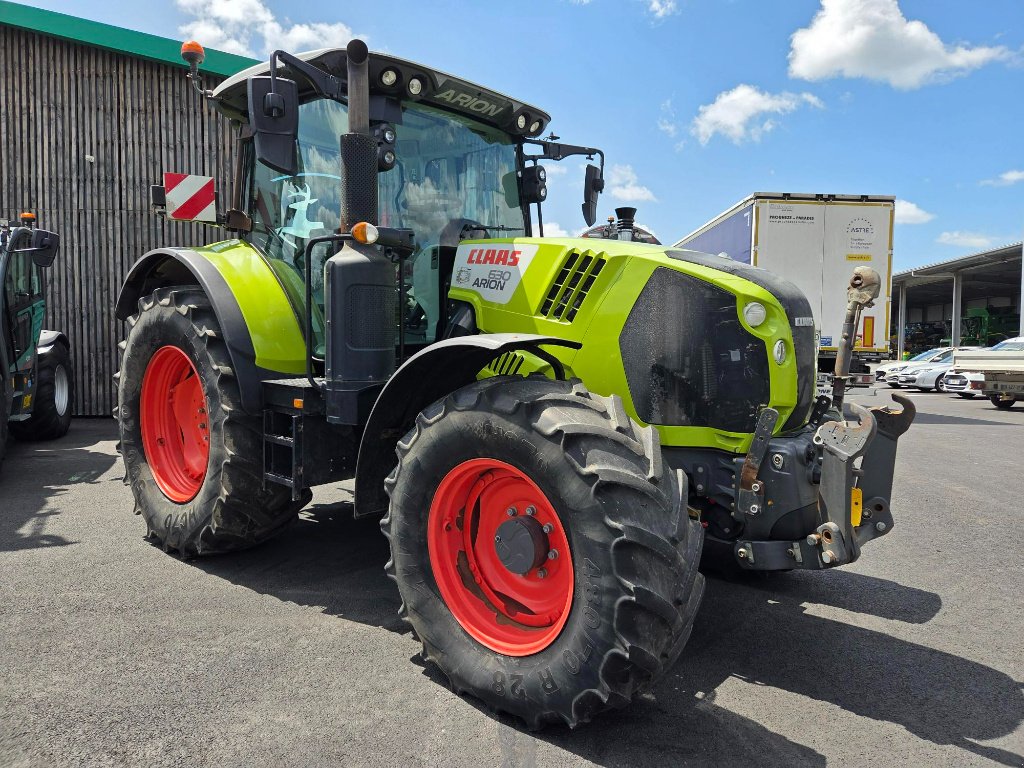 Traktor des Typs CLAAS ARION 630 CEBIS, Gebrauchtmaschine in VALOGNES (Bild 2)