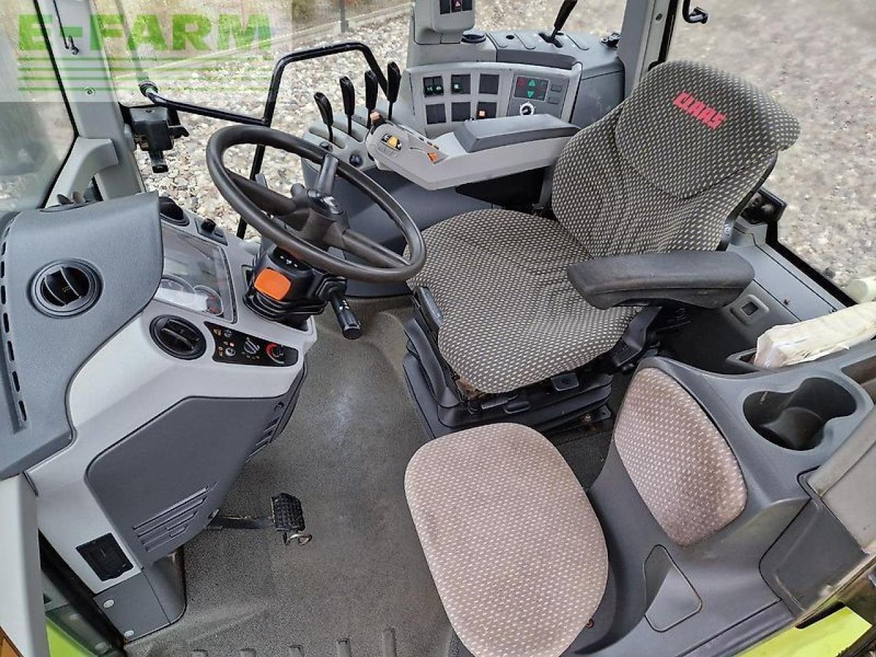 Traktor of the type CLAAS arion 630 cis CIS, Gebrauchtmaschine in ZELOW (Picture 8)