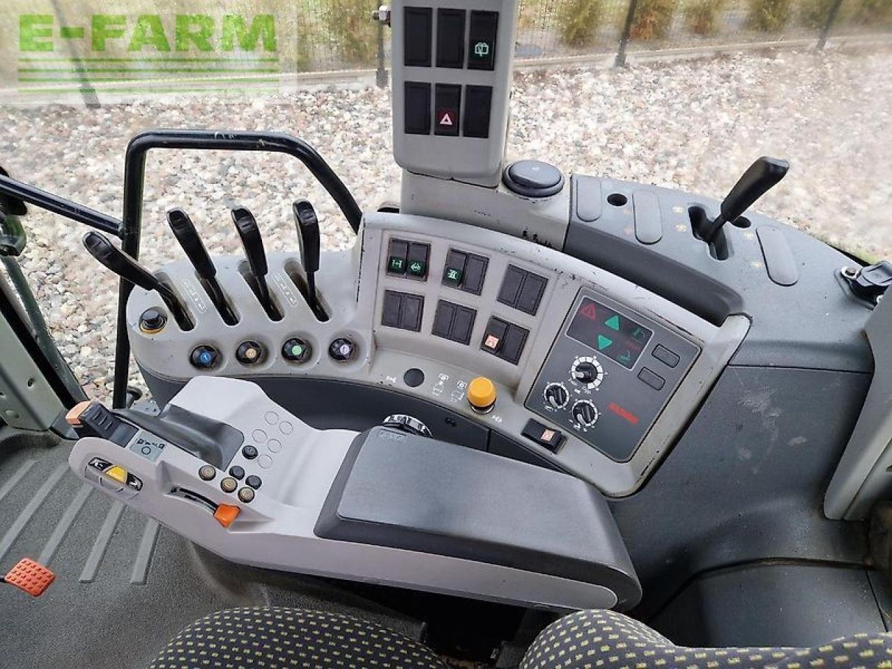 Traktor of the type CLAAS arion 630 cis CIS, Gebrauchtmaschine in ZELOW (Picture 9)
