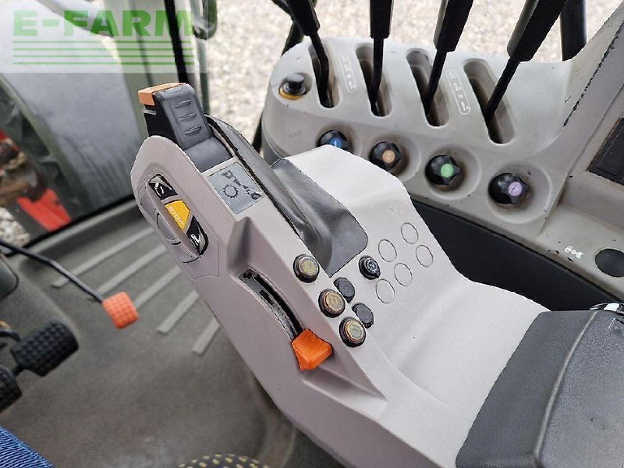 Traktor of the type CLAAS arion 630 cis CIS, Gebrauchtmaschine in ZELOW (Picture 10)